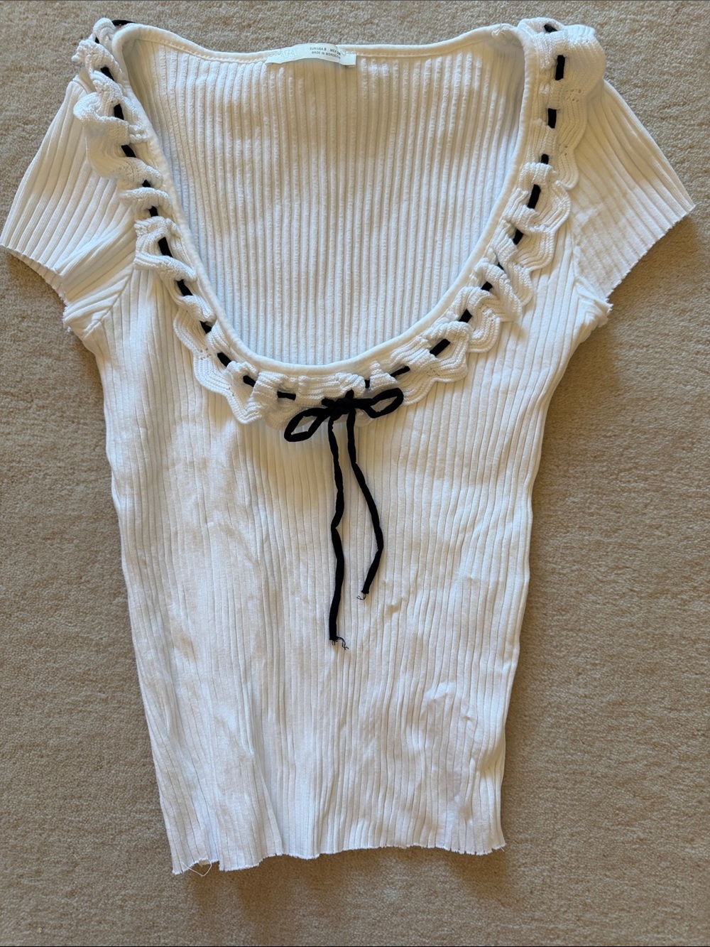 Zara White Ribbed Scoop Neck Top with Black Tie Detail